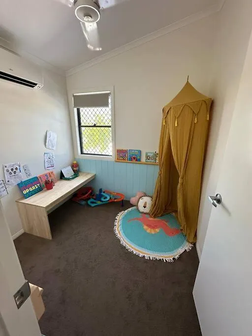 Modern Home Close To Cbd Oonoonba Австралия