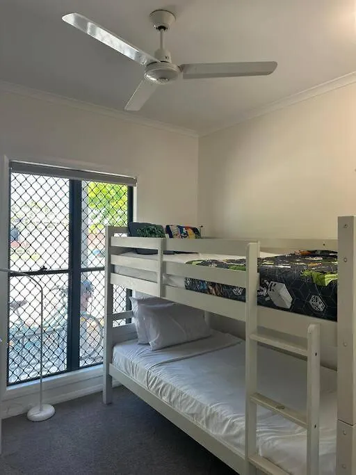 Modern Home Close To Cbd Oonoonba