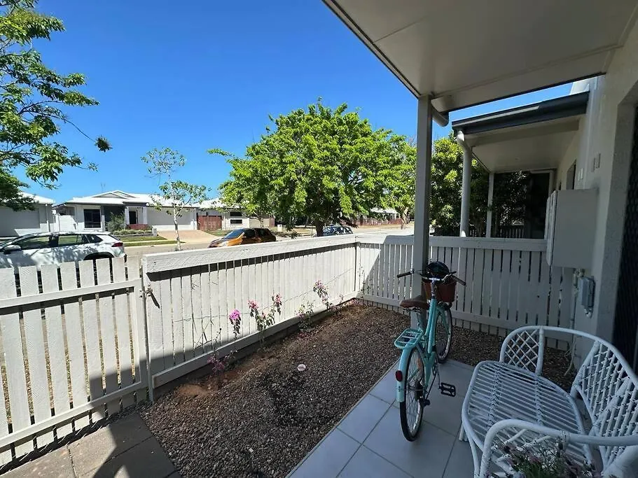 Modern Home Close To Cbd Oonoonba