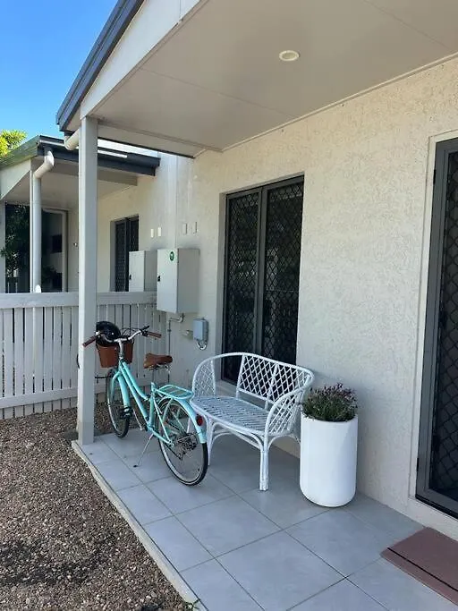 Modern Home Close To Cbd Oonoonba