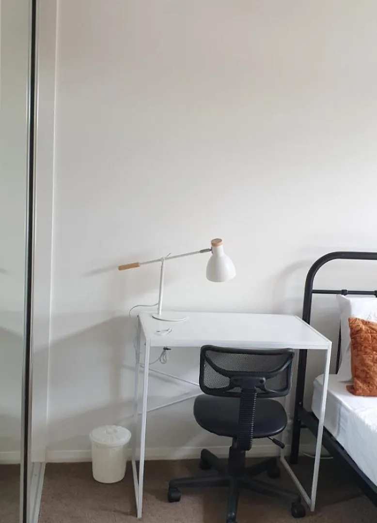 Modern Home Close To Cbd Oonoonba